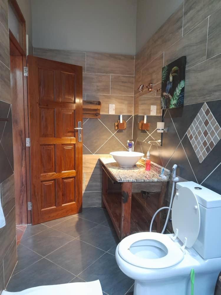 Kinga Homes Boutique Hotel Moshi Buitenkant foto